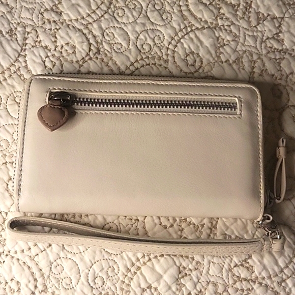 Brighton Leather Heart Wallet with wristlet - Picture 4 of 10